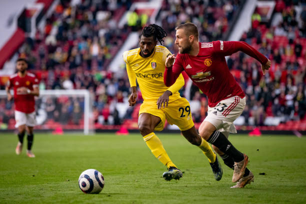 他出现在英 他出现在英